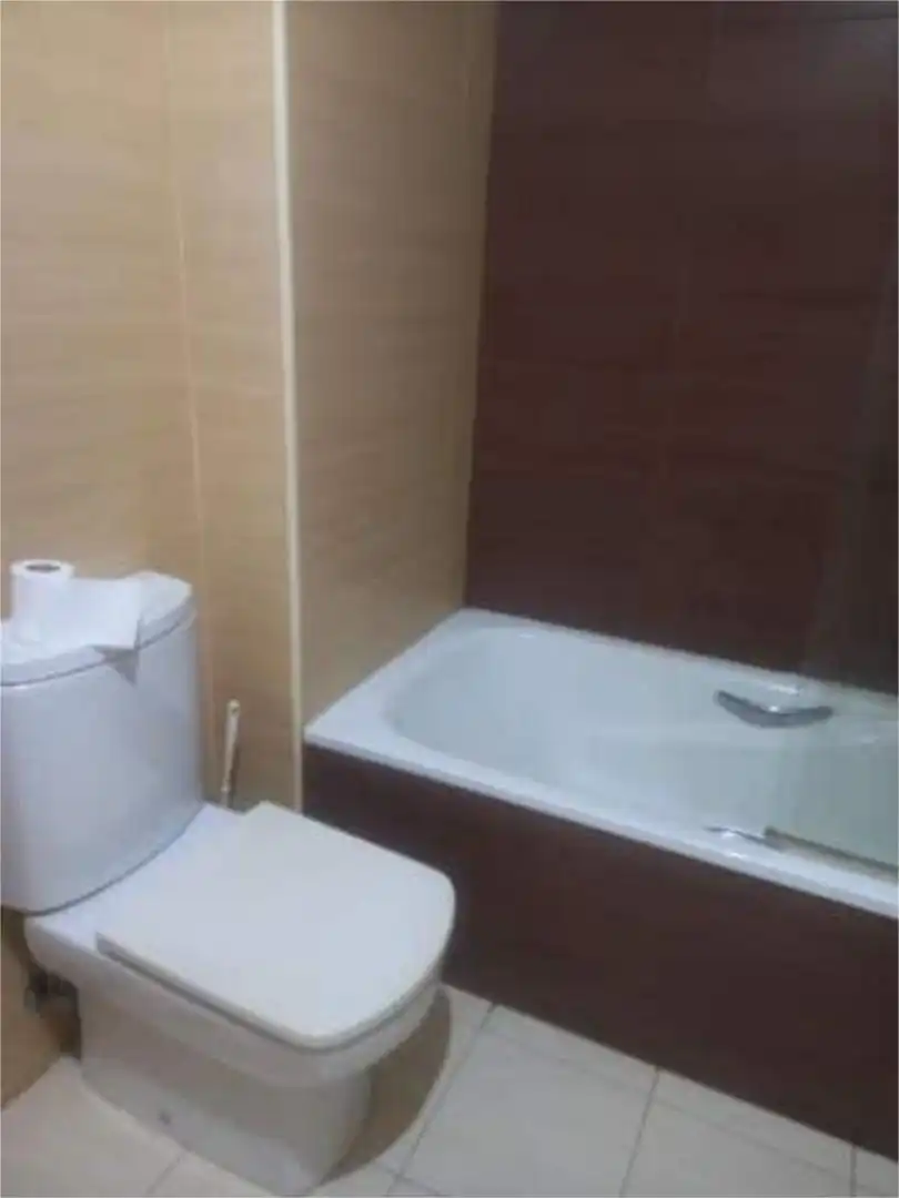 Wohnung zur Miete in Cuatro Vientos Badezimmer von Wohnung zur Miete in Ponferrada mit Heizung und Möbliert