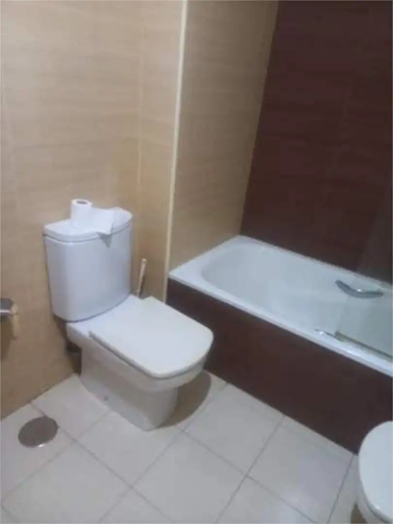 Wohnung zur Miete in Cuatro Vientos Badezimmer von Wohnung zur Miete in Ponferrada mit Heizung und Möbliert