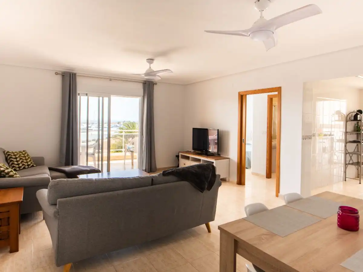 Piso en venta en Gran Vía de la Manga, 14, Tomás Maestre Sala de estar de Piso en venta en La Manga del Mar Menor con Aire acondicionado, Terraza y Piscina