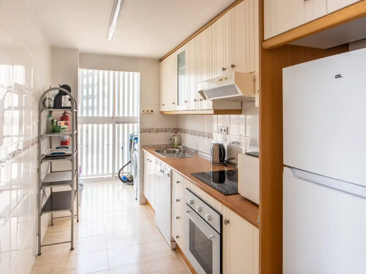 Piso en venta en Gran Vía de la Manga, 14, Tomás Maestre Cocina de Piso en venta en La Manga del Mar Menor con Aire acondicionado, Terraza y Piscina