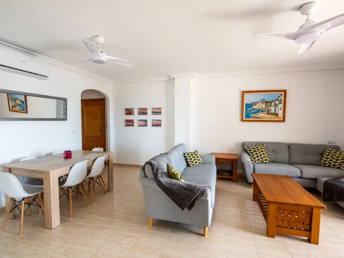 Piso en venta en Gran Vía de la Manga, 14, Tomás Maestre Sala de estar de Piso en venta en La Manga del Mar Menor con Aire acondicionado, Terraza y Piscina