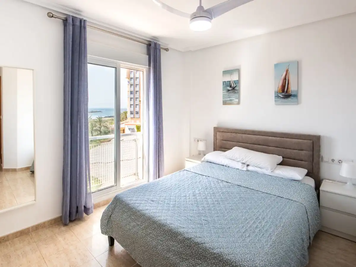 Piso en venta en Gran Vía de la Manga, 14, Tomás Maestre Habitación de Piso en venta en La Manga del Mar Menor con Aire acondicionado, Terraza y Piscina