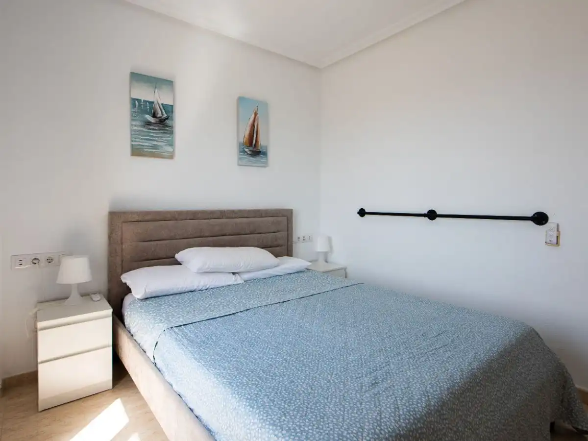 Piso en venta en Gran Vía de la Manga, 14, Tomás Maestre Habitación de Piso en venta en La Manga del Mar Menor con Aire acondicionado, Terraza y Piscina