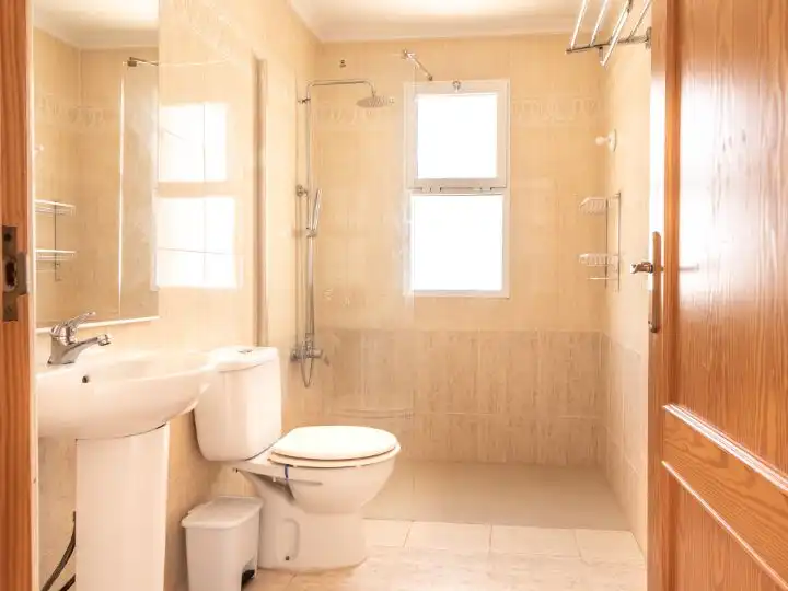 Piso en venta en Gran Vía de la Manga, 14, Tomás Maestre Baño de Piso en venta en La Manga del Mar Menor con Aire acondicionado, Terraza y Piscina