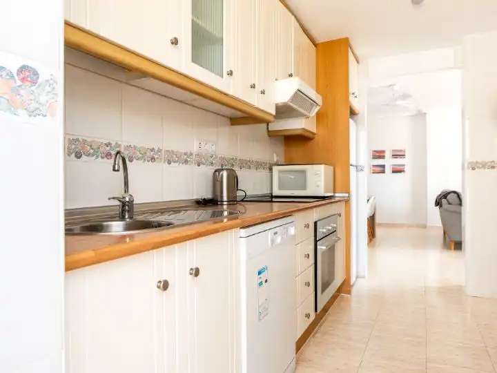 Piso en venta en Gran Vía de la Manga, 14, Tomás Maestre Cocina de Piso en venta en La Manga del Mar Menor con Aire acondicionado, Terraza y Piscina