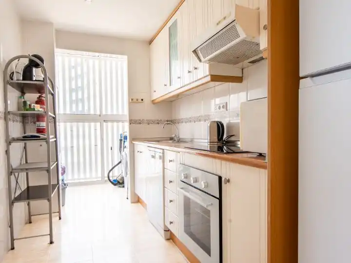 Piso en venta en Gran Vía de la Manga, 14, Tomás Maestre Cocina de Piso en venta en La Manga del Mar Menor con Aire acondicionado, Terraza y Piscina