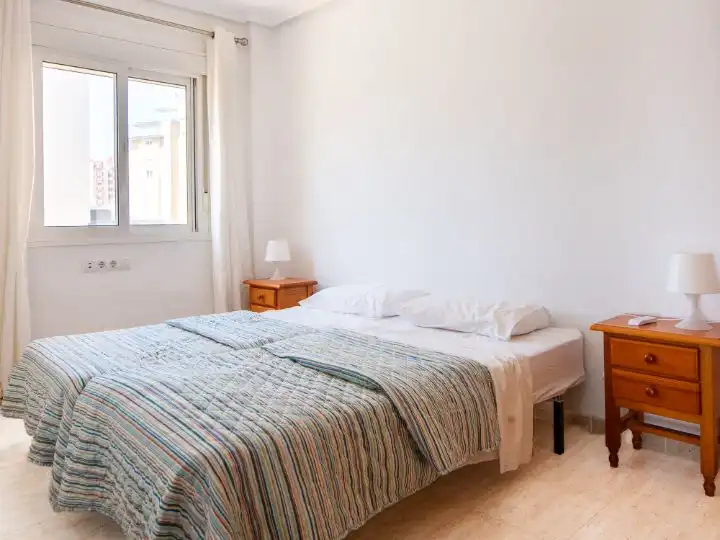 Piso en venta en Gran Vía de la Manga, 14, Tomás Maestre Habitación de Piso en venta en La Manga del Mar Menor con Aire acondicionado, Terraza y Piscina