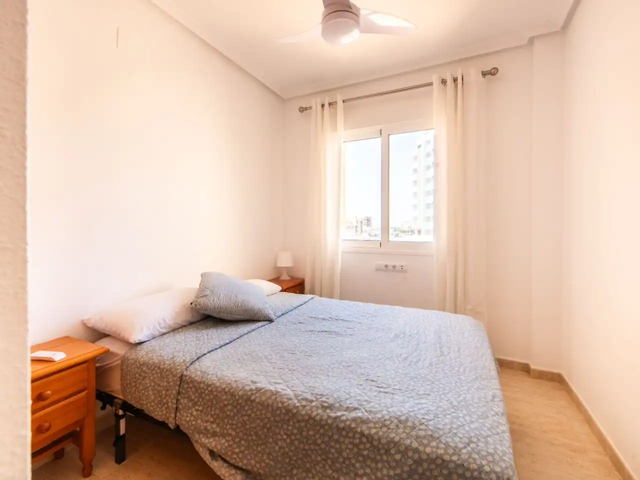 Piso en venta en Gran Vía de la Manga, 14, Tomás Maestre Habitación de Piso en venta en La Manga del Mar Menor con Aire acondicionado, Terraza y Piscina