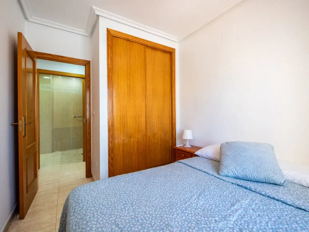 Piso en venta en Gran Vía de la Manga, 14, Tomás Maestre Habitación de Piso en venta en La Manga del Mar Menor con Aire acondicionado, Terraza y Piscina