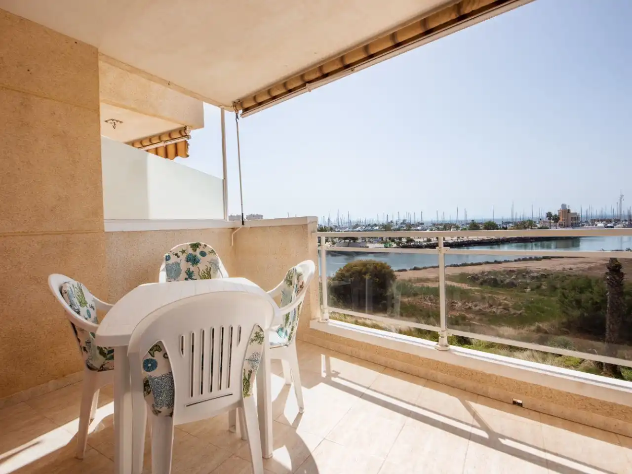 Piso en venta en Gran Vía de la Manga, 14, Tomás Maestre Terraza de Piso en venta en La Manga del Mar Menor con Aire acondicionado, Terraza y Piscina
