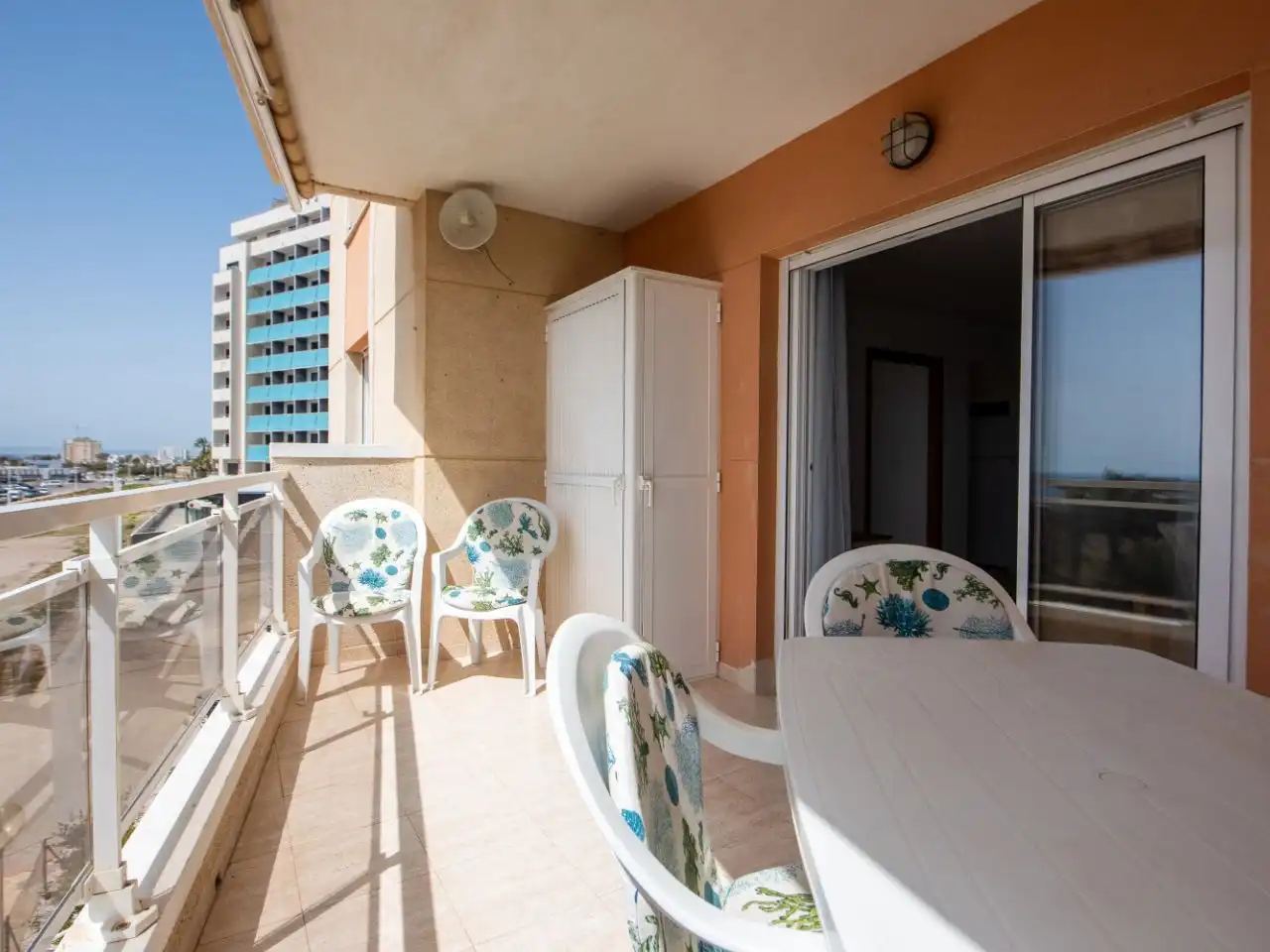Piso en venta en Gran Vía de la Manga, 14, Tomás Maestre Terraza de Piso en venta en La Manga del Mar Menor con Aire acondicionado, Terraza y Piscina