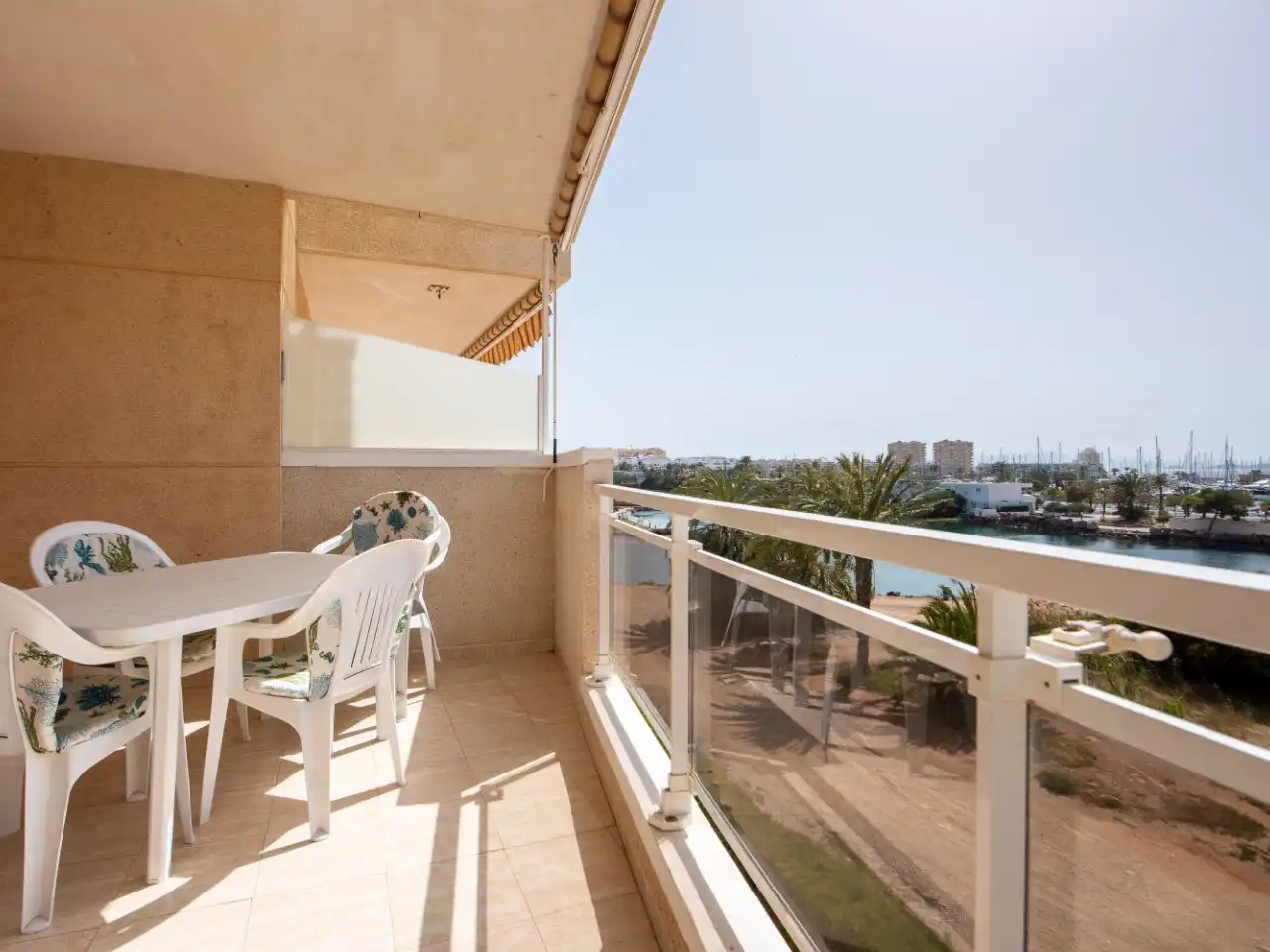 Piso en venta en Gran Vía de la Manga, 14, Tomás Maestre Terraza de Piso en venta en La Manga del Mar Menor con Aire acondicionado, Terraza y Piscina