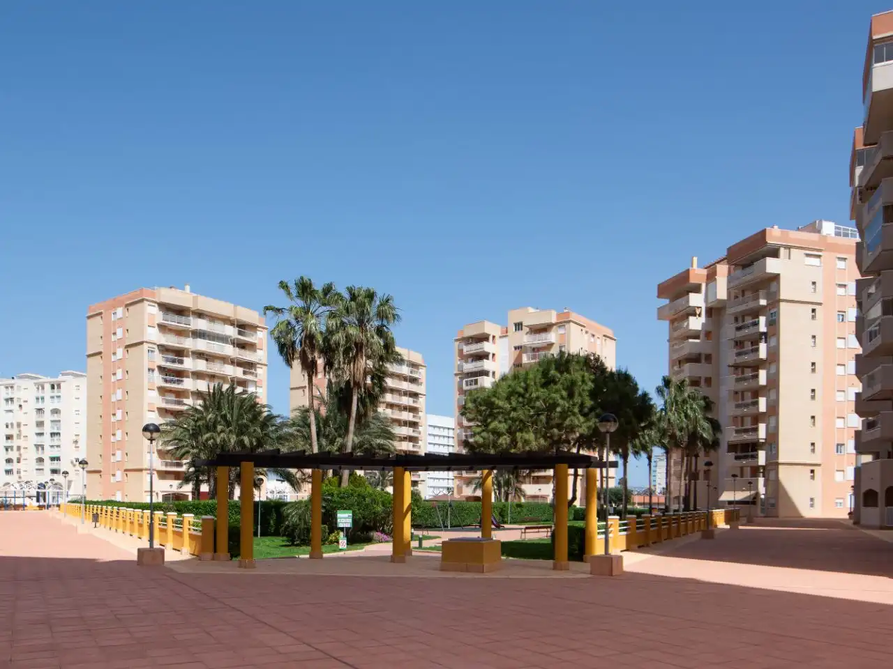 Piso en venta en Gran Vía de la Manga, 14, Tomás Maestre Vista exterior de Piso en venta en La Manga del Mar Menor con Aire acondicionado, Terraza y Piscina