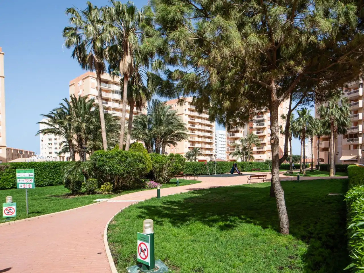 Piso en venta en Gran Vía de la Manga, 14, Tomás Maestre Vista exterior de Piso en venta en La Manga del Mar Menor con Aire acondicionado, Terraza y Piscina