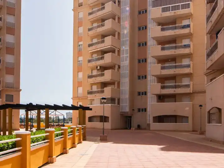 Piso en venta en Gran Vía de la Manga, 14, Tomás Maestre Vista exterior de Piso en venta en La Manga del Mar Menor con Aire acondicionado, Terraza y Piscina