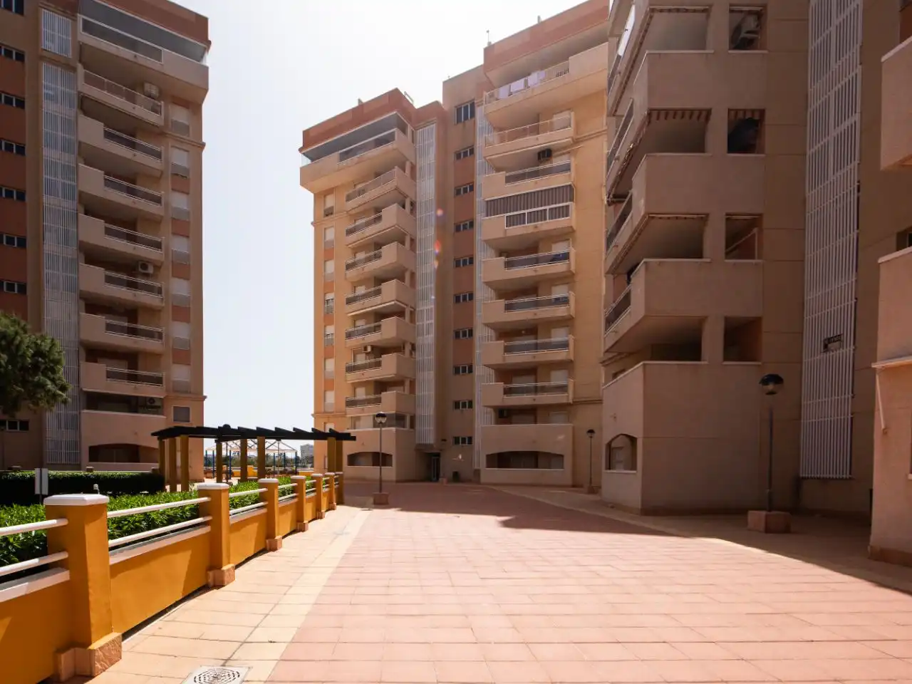 Piso en venta en Gran Vía de la Manga, 14, Tomás Maestre Vista exterior de Piso en venta en La Manga del Mar Menor con Aire acondicionado, Terraza y Piscina