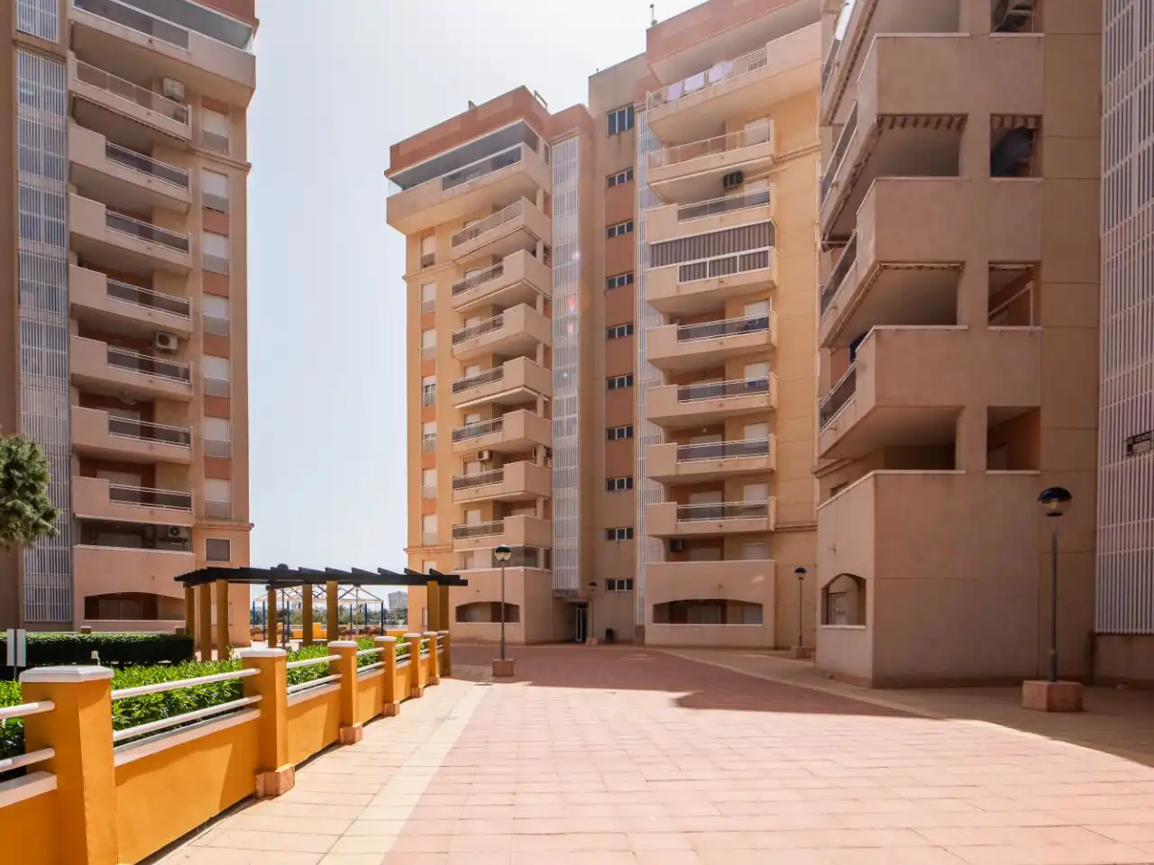 Piso en venta en Gran Vía de la Manga, 14, Tomás Maestre Vista exterior de Piso en venta en La Manga del Mar Menor con Aire acondicionado, Terraza y Piscina