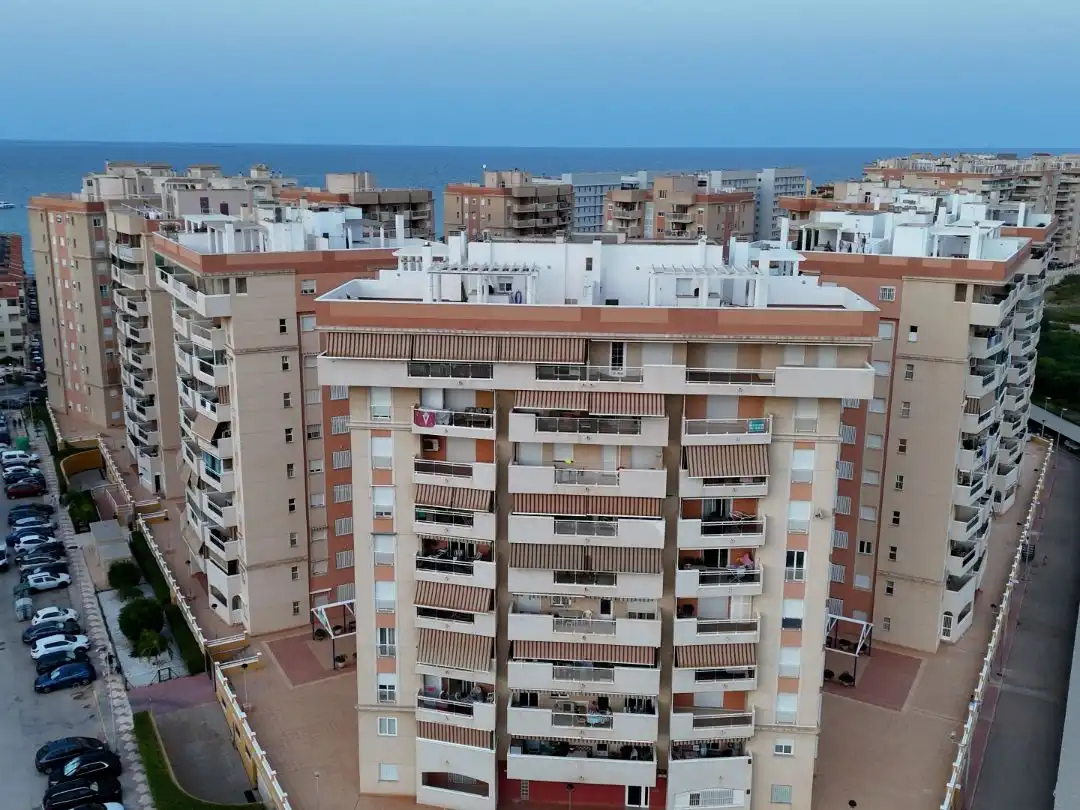 Piso en venta en Gran Vía de la Manga, 14, Tomás Maestre Vista exterior de Piso en venta en La Manga del Mar Menor con Aire acondicionado, Terraza y Piscina