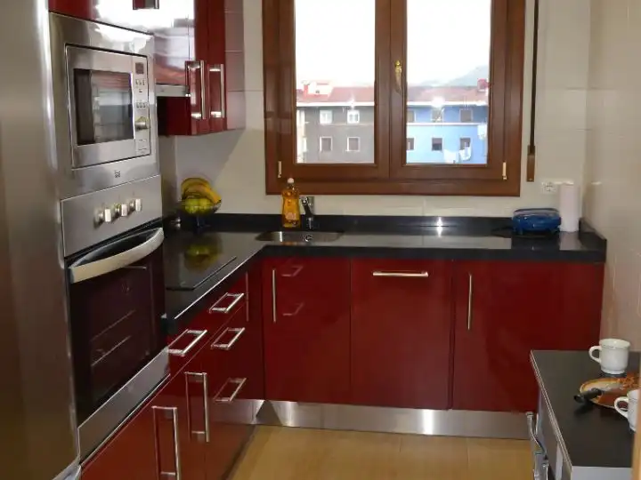 Cocina de Piso de alquiler en Bilbao  con Calefacción, Jardín privado y Amueblado