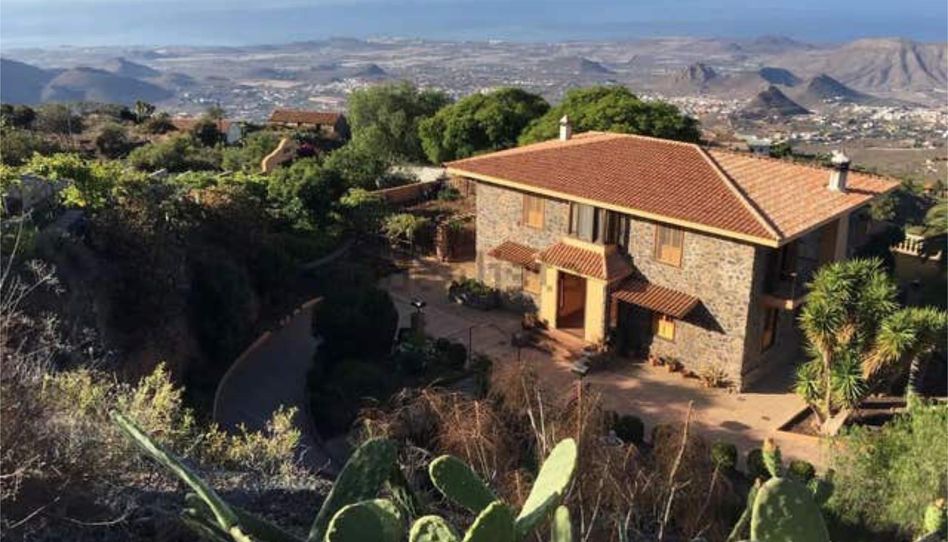 Casa adosada en venta en Avenida de Europa, Montequinto - imagen 1 Foto 1 de Casa adosada en venta en Avenida de Europa, Montequinto