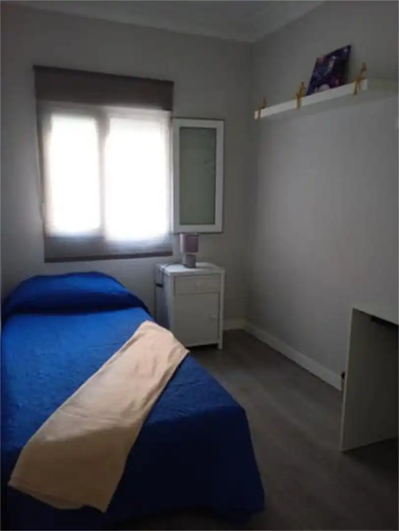Piso en venta en Lucero Habitación de Piso en venta en Madrid con Amueblado