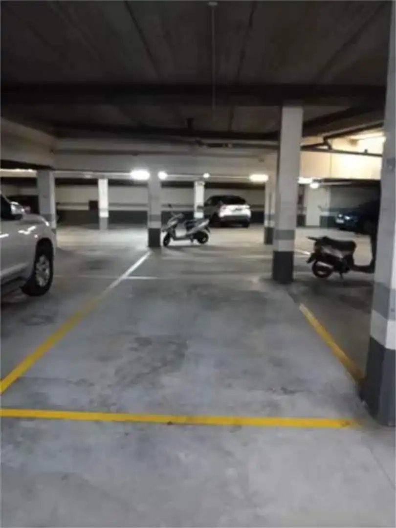 Garaje de alquiler en El Polígono Parking de Garaje de alquiler en Gijón