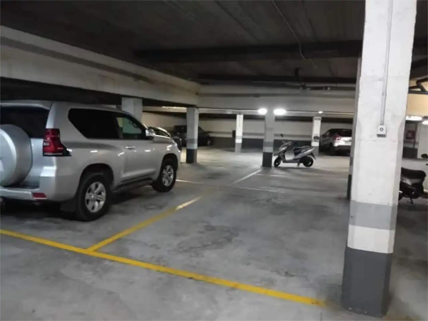 Garaje de alquiler en El Polígono Parking de Garaje de alquiler en Gijón