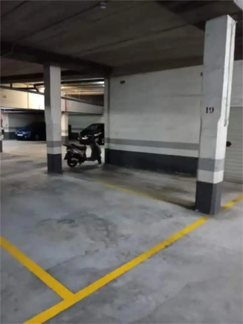 Garaje de alquiler en El Polígono Parking de Garaje de alquiler en Gijón