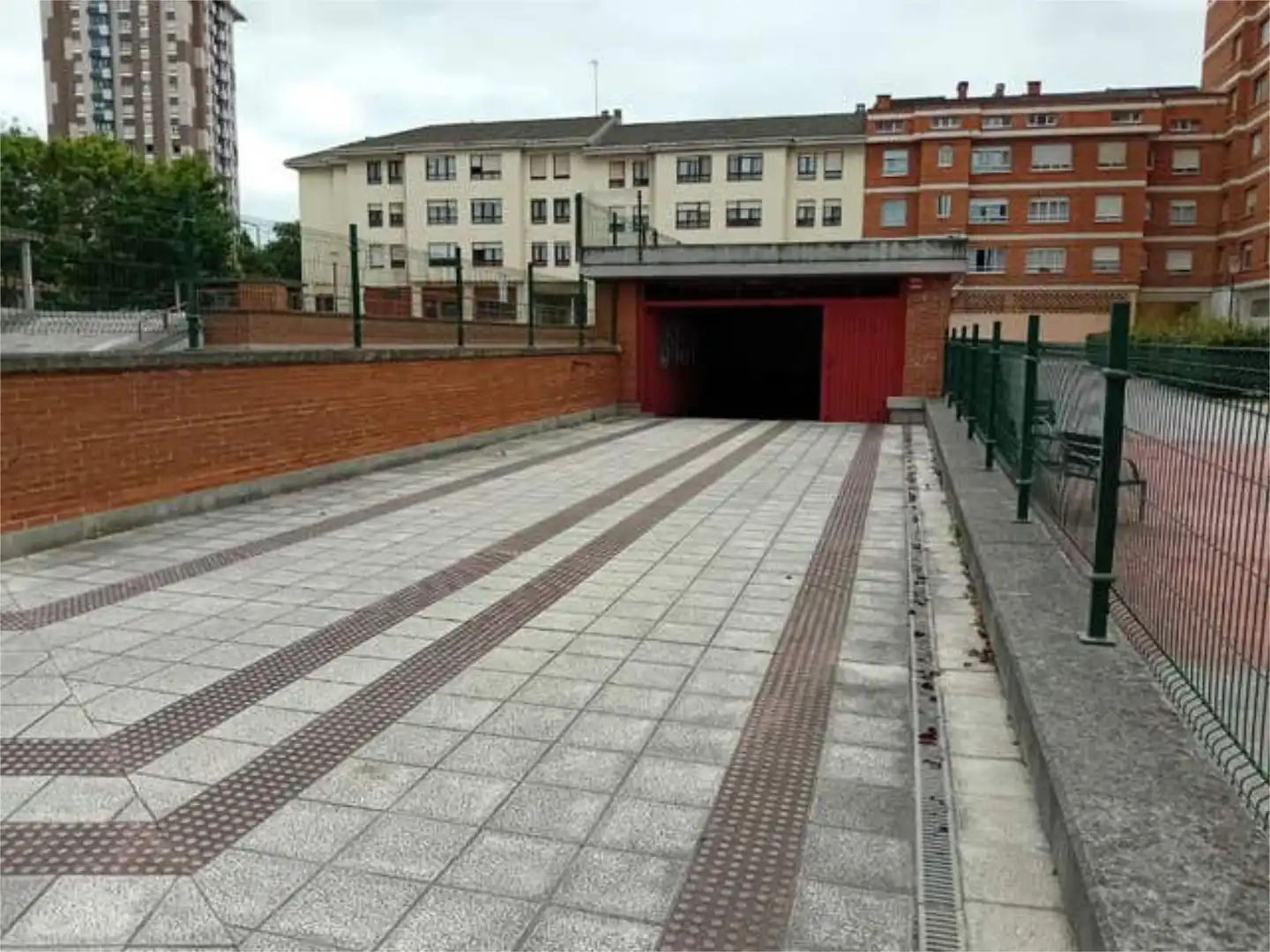 Garaje de alquiler en El Polígono Parking de Garaje de alquiler en Gijón