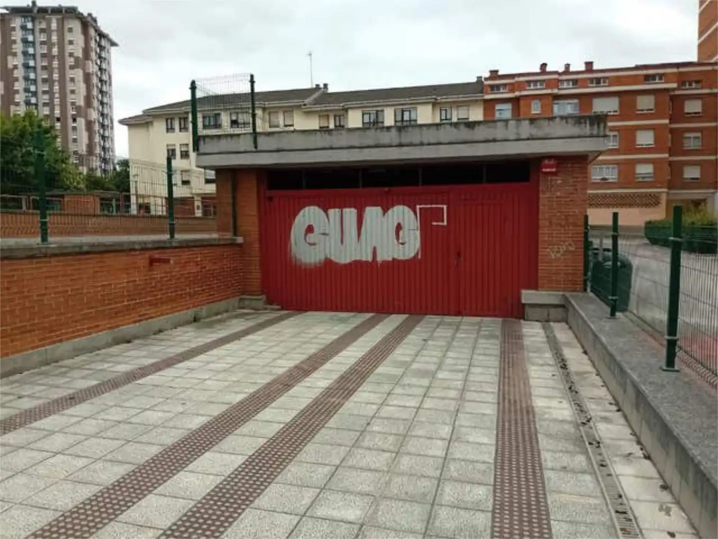 Garaje de alquiler en El Polígono Parking de Garaje de alquiler en Gijón