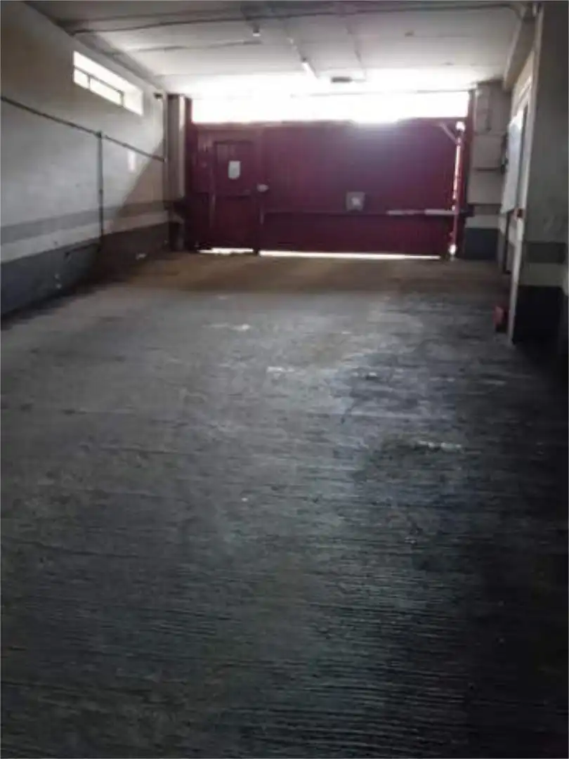 Garaje de alquiler en El Polígono Parking de Garaje de alquiler en Gijón
