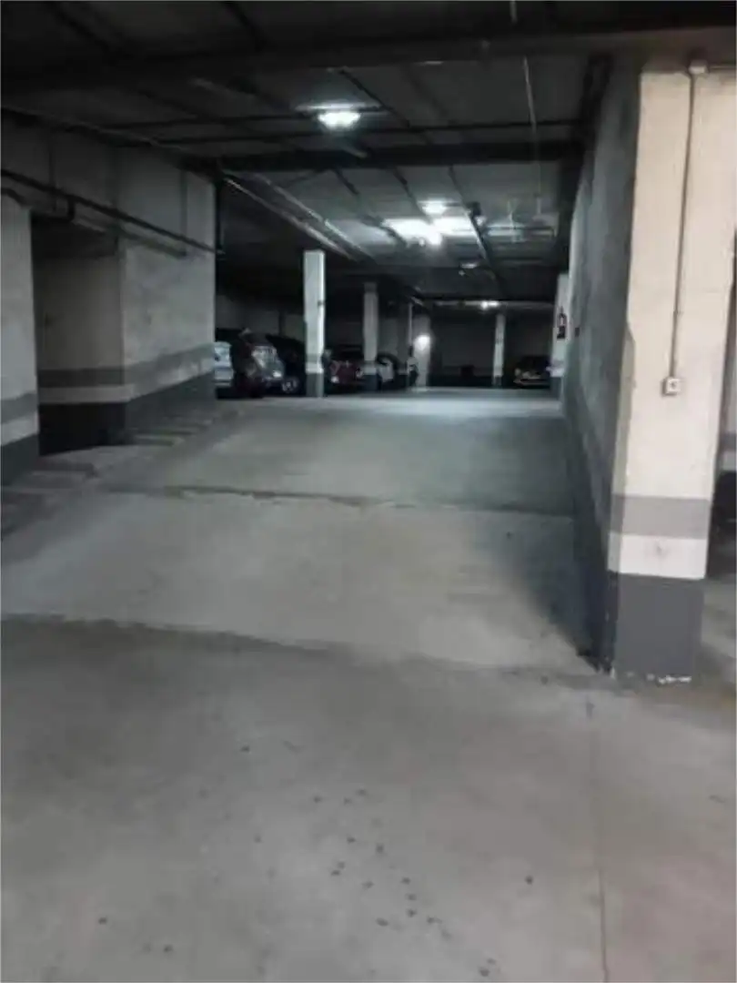 Garaje de alquiler en El Polígono Parking de Garaje de alquiler en Gijón
