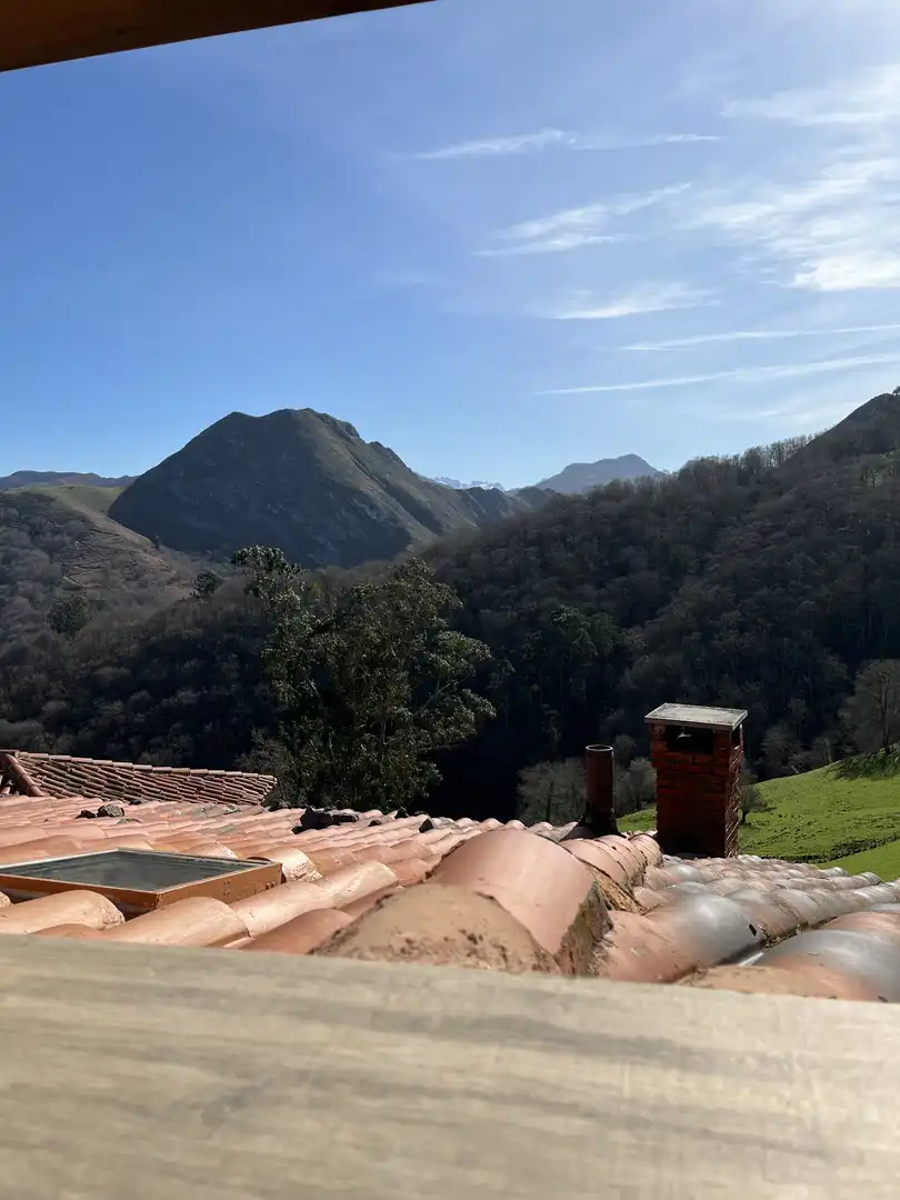 Vista exterior de Casa o xalet en venda en Piloña amb Calefacció, Moblat i Balcó