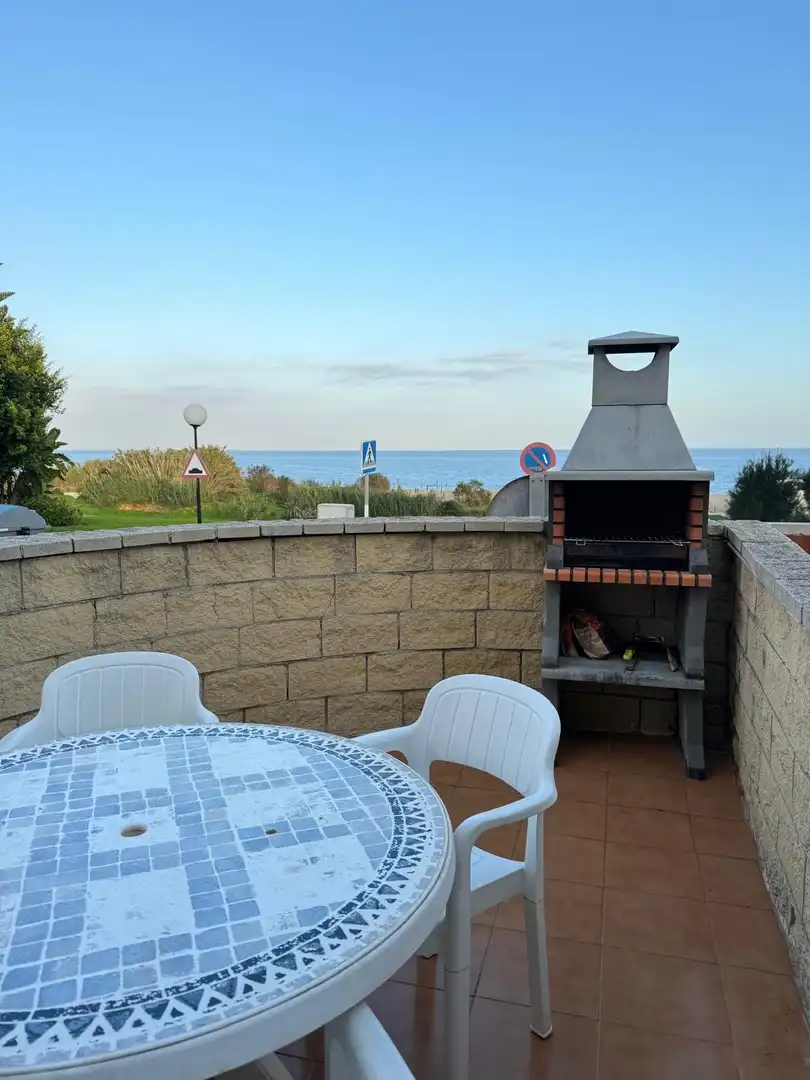 Einfamilien-Reihenhaus zur Miete in Calle Aldea, 1, Chullera Terrasse von Einfamilien-Reihenhaus zur Miete in Manilva mit Klimaanlage, Privatgarten und Terrasse