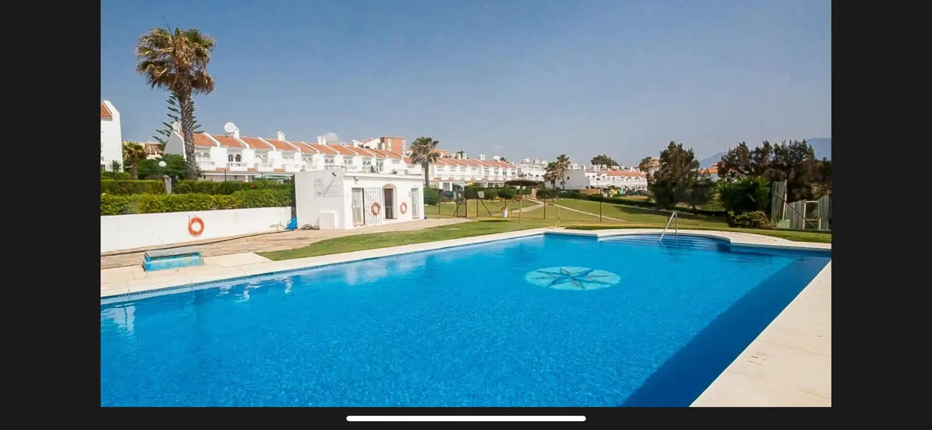 Einfamilien-Reihenhaus zur Miete in Calle Aldea, 1, Chullera Schwimmbecken von Einfamilien-Reihenhaus zur Miete in Manilva mit Klimaanlage, Privatgarten und Terrasse