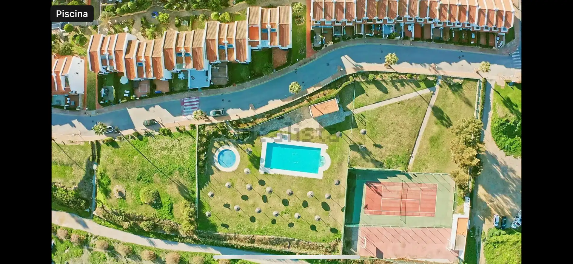 Einfamilien-Reihenhaus zur Miete in Calle Aldea, 1, Chullera Außenansicht von Einfamilien-Reihenhaus zur Miete in Manilva mit Klimaanlage, Privatgarten und Terrasse