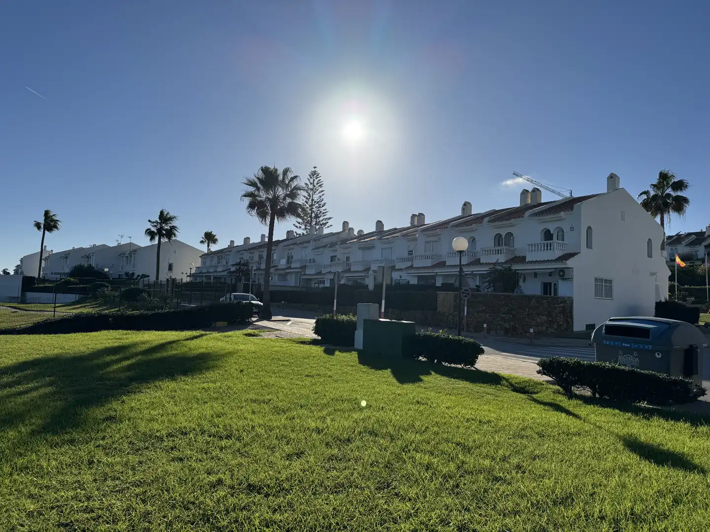 Einfamilien-Reihenhaus zur Miete in Calle Aldea, 1, Chullera Außenansicht von Einfamilien-Reihenhaus zur Miete in Manilva mit Klimaanlage, Privatgarten und Terrasse
