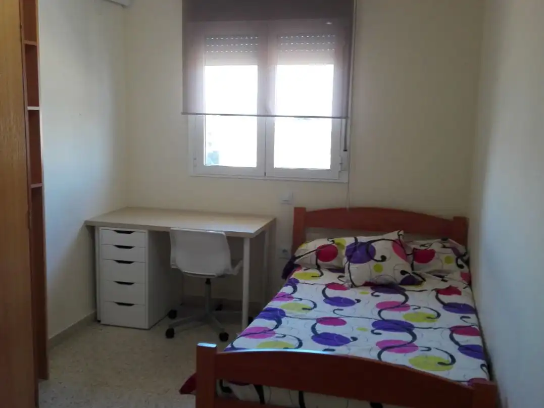 Room in Plaza Francisco Vera, 3, Valdepasillas - La Paz - Huerta Rosales Bedroom of Flat for share in Badajoz with Furnished