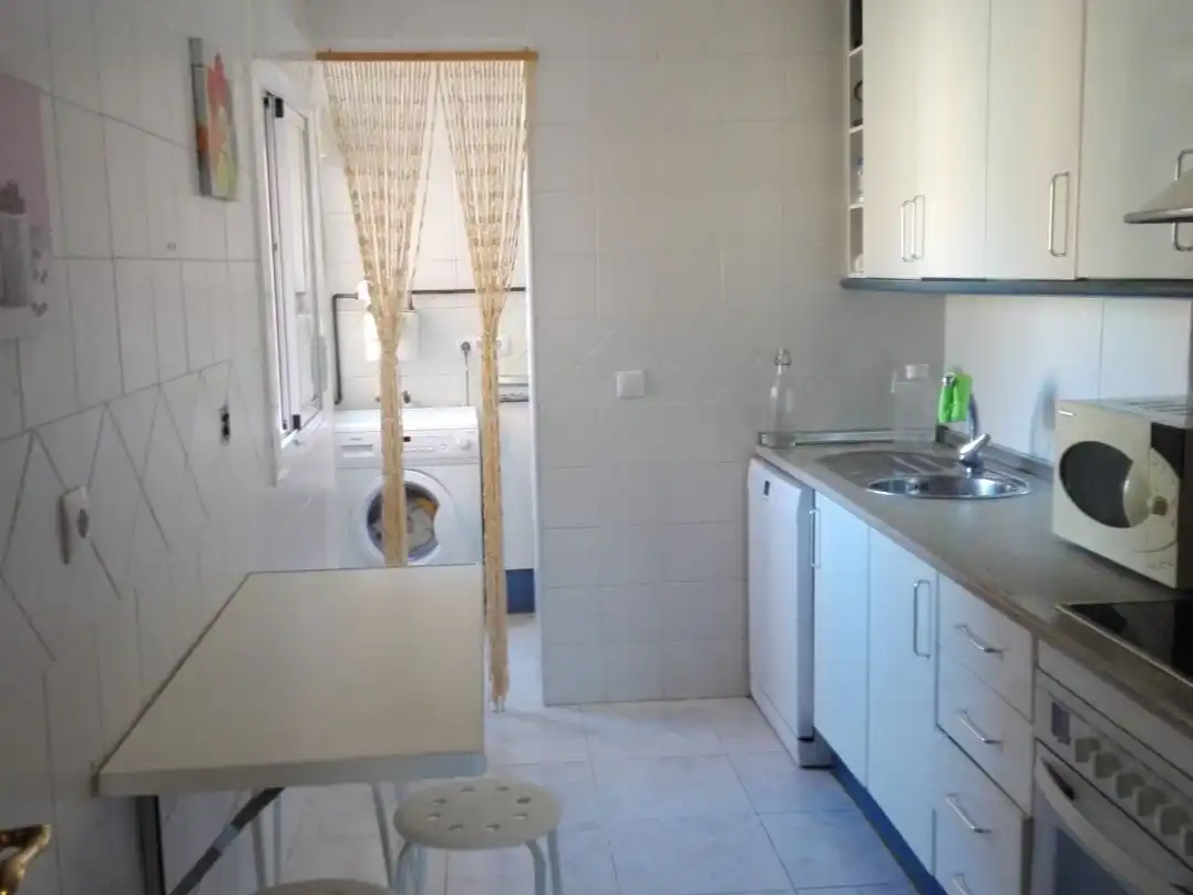 Room in Plaza Francisco Vera, 3, Valdepasillas - La Paz - Huerta Rosales Kitchen of Flat for share in Badajoz with Furnished