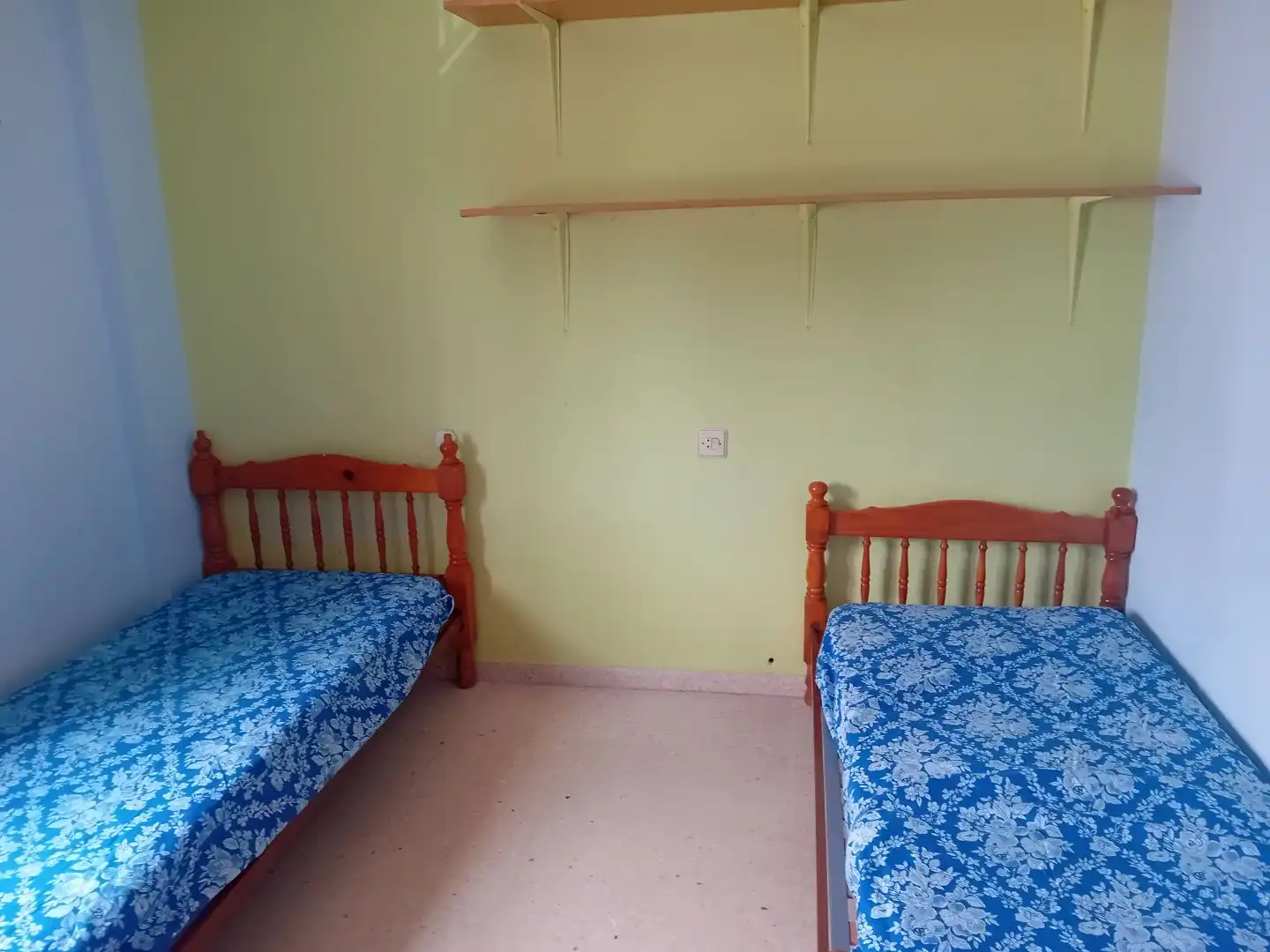 Piso en venta en Calle Fragata, 2, San García Habitación de Piso en venta en Algeciras con Aire acondicionado, Calefacción y Trastero
