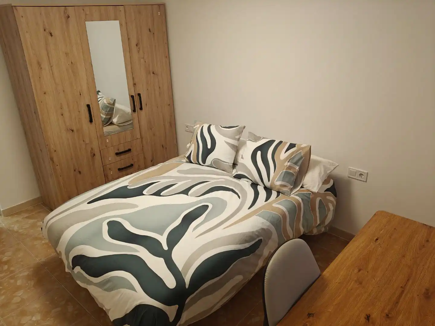 Room in Plaza Pintor Anglada, 1, L'Illa Perduda Bedroom of Flat for share in Valencia with Furnished and Balcony