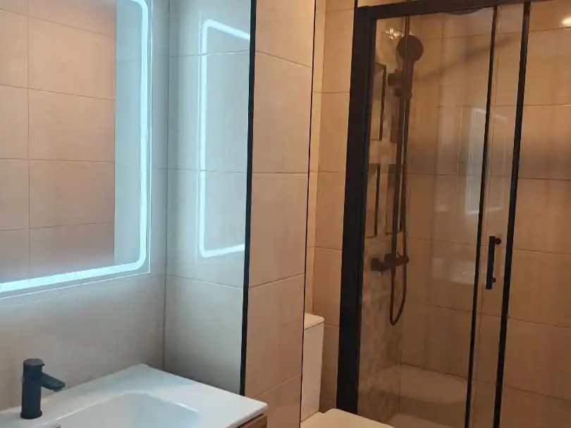 Room in Plaza Pintor Anglada, 1, L'Illa Perduda Bathroom of Flat for share in Valencia with Furnished and Balcony