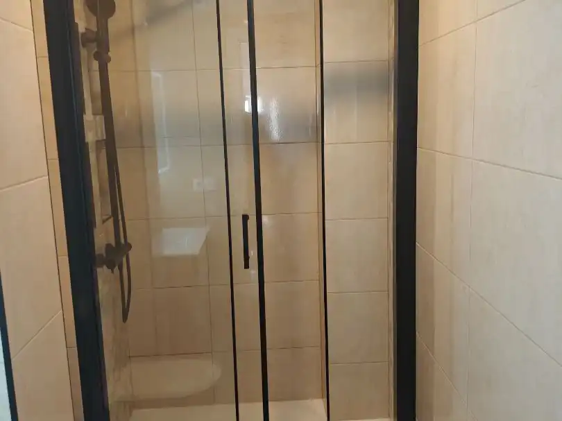 Room in Plaza Pintor Anglada, 1, L'Illa Perduda Bathroom of Flat for share in Valencia with Furnished and Balcony