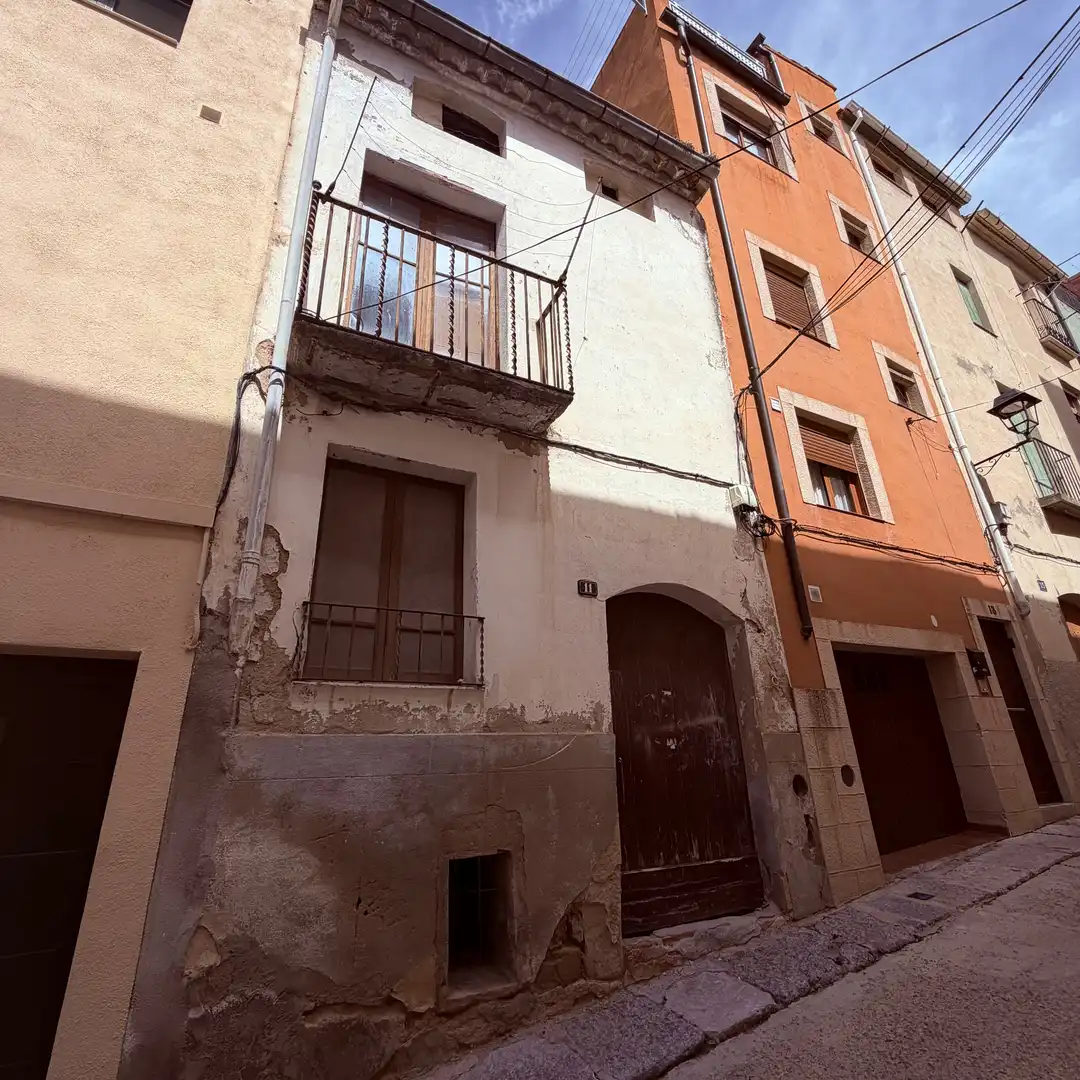 Einfamilien-Reihenhaus zum Verkauf in Carrer d'Hermenegild Pallejà, 9, Falset Außenansicht von Einfamilien-Reihenhaus zum Verkauf in Falset mit Balkon