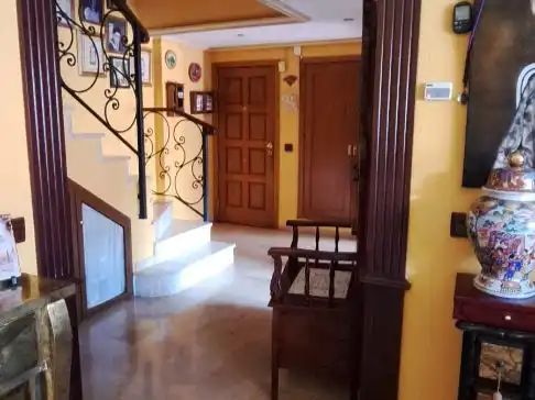 Maisonette zum Verkauf in Calle Cueva del Gato, 4, Sevilla Capital Maisonette zum Verkauf in Sevilla Capital mit Klimaanlage, Terrasse und Schwimmbad