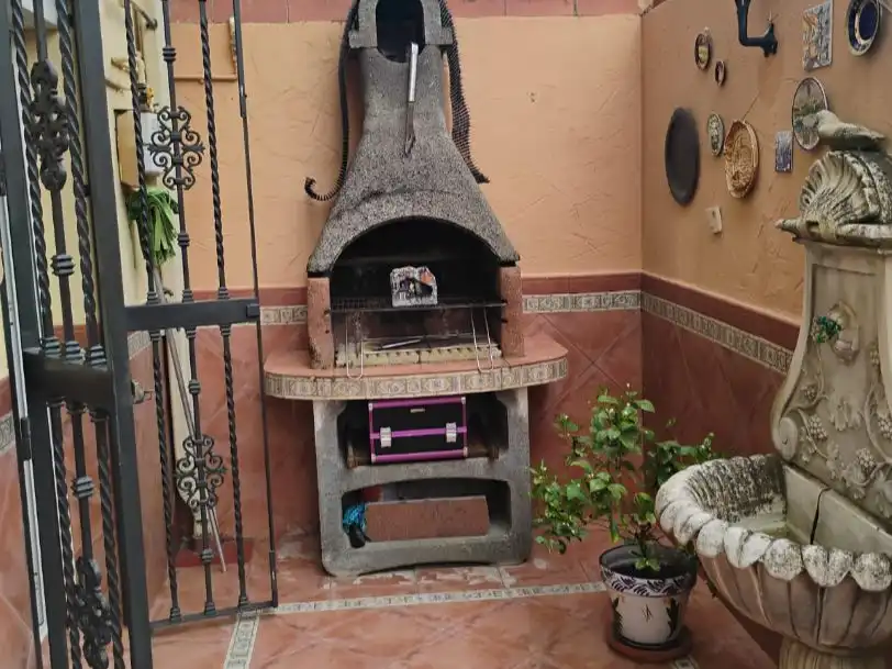 Maisonette zum Verkauf in Calle Cueva del Gato, 4, Sevilla Capital Maisonette zum Verkauf in Sevilla Capital mit Klimaanlage, Terrasse und Schwimmbad