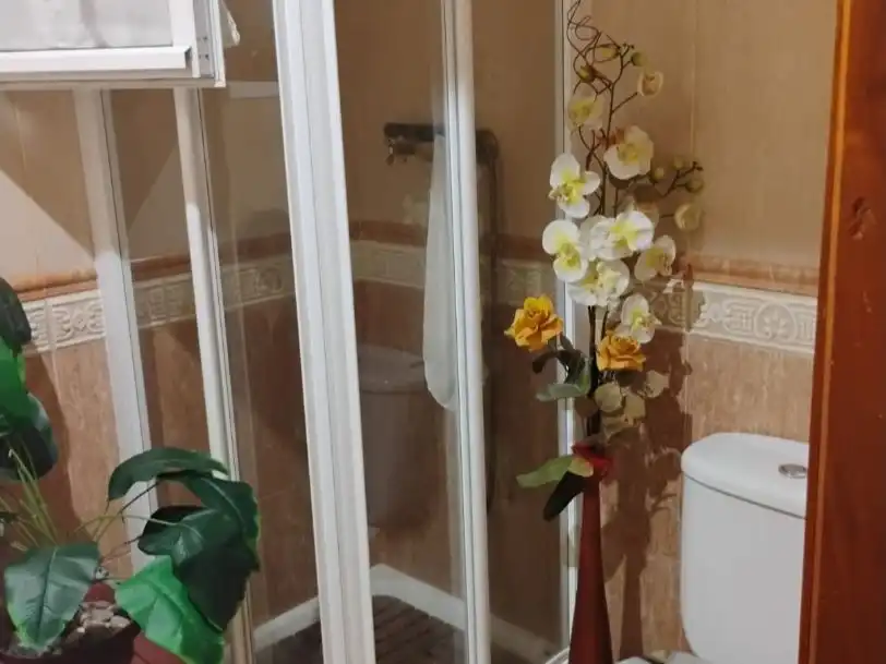 Maisonette zum Verkauf in Calle Cueva del Gato, 4, Sevilla Capital Badezimmer von Maisonette zum Verkauf in Sevilla Capital mit Klimaanlage, Terrasse und Schwimmbad