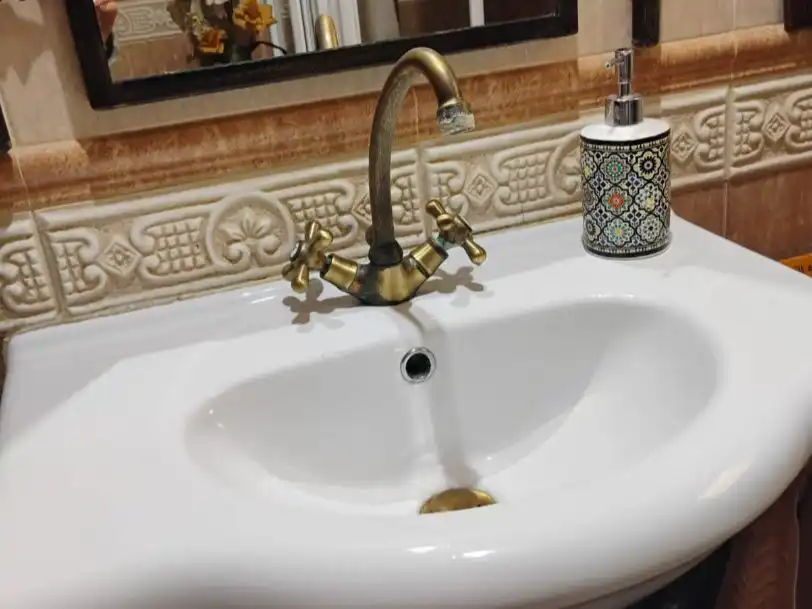 Maisonette zum Verkauf in Calle Cueva del Gato, 4, Sevilla Capital Badezimmer von Maisonette zum Verkauf in Sevilla Capital mit Klimaanlage, Terrasse und Schwimmbad
