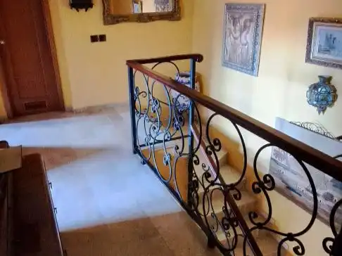 Maisonette zum Verkauf in Calle Cueva del Gato, 4, Sevilla Capital Maisonette zum Verkauf in Sevilla Capital mit Klimaanlage, Terrasse und Schwimmbad