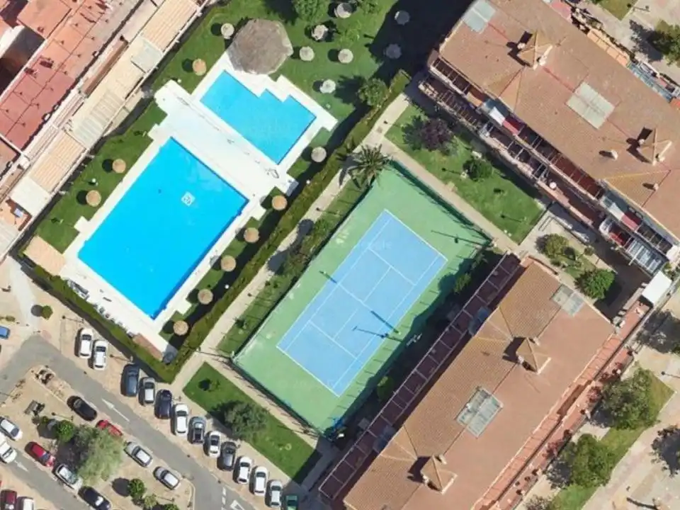 Maisonette zum Verkauf in Calle Cueva del Gato, 4, Sevilla Capital Außenansicht von Maisonette zum Verkauf in Sevilla Capital mit Klimaanlage, Terrasse und Schwimmbad
